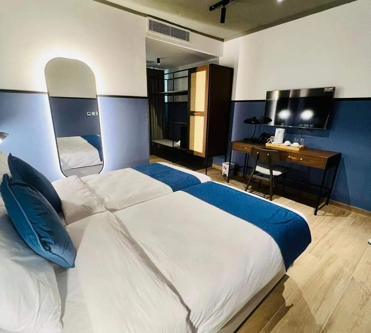 South32 Hotel Birżebbuġa 3*,  Malta